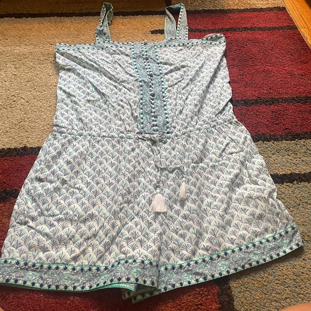 Vineyard Vines bohemian romper.  Teal /white size Large